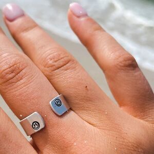NWT Taylor Dane Smiley Face Ring Wrap - 4